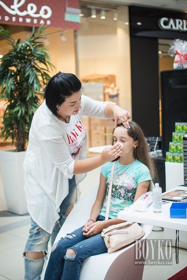 Boyko_Beauty_School_Sky_Mall_School_Brunch_017