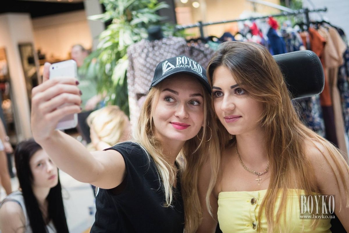 Boyko_Beauty_School_Sky_Mall_Shopping_Brunch_003