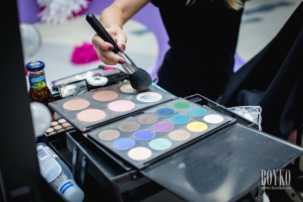 Boyko_Beauty_School_Sky_Mall_Shopping_Brunch_017
