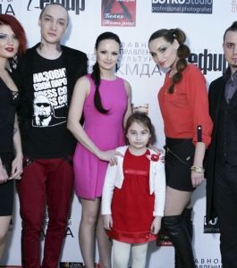 Фотовыставка "Взрослые дети".Бойко и гр.Dress Code